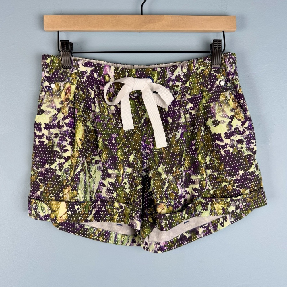 Lululemon Spring‎ Break Away Women's Size 8 Floral Sport White Multi 3" Shorts
